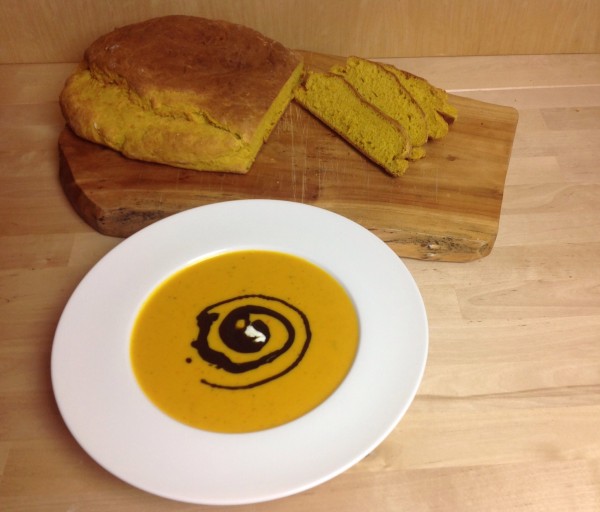 Kürbissuppe+Brot11