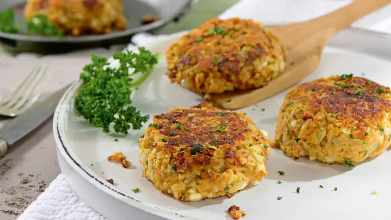 Rezept für Frikadellen mit körnigem Frischkäse | Foto: MedTriX / Bernhard und Gabi Kölsch