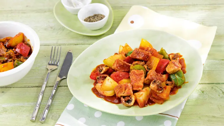Gulasch mit Pilzen und Paprika | Foto: MedTriX / Bernhard und Gabi Kölsch