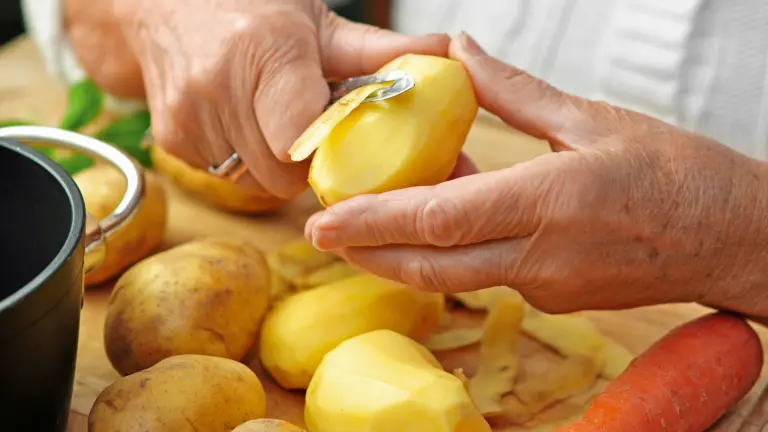 Mehr als nur Beilagen: Kartoffeln und Möhren | Foto: Printemps – stock.adobe.com