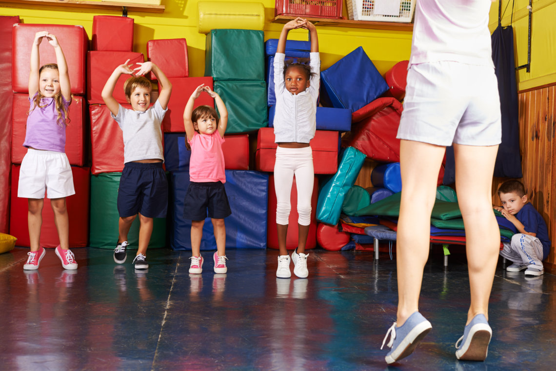 Kinder beim Kindersport in der Vorschule