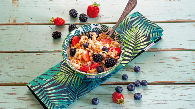 Rezept für Guten-Morgen-Porridge | Foto: Bernhard Kölsch / MedTriX