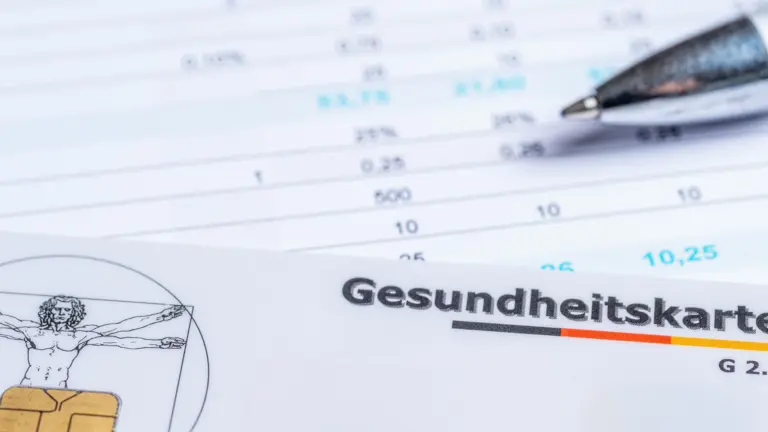 Versorgung mit Hilfsmitteln: Kostenübernahme von CGM, Insulinpumpe und Co | Foto: Zerbor – stock.adobe.com