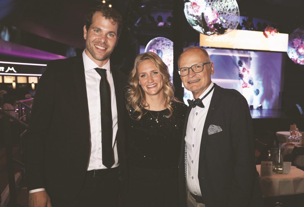 Aufklärung und Glamour auf der Diabetes-Charity-Gala: DDG-Präsident Prof. Dr. Andreas Neu (r.) mit Lauf-Ass Daniel Schnelting und dessen Frau Christina.
Foto: © Dirk Hasskarl