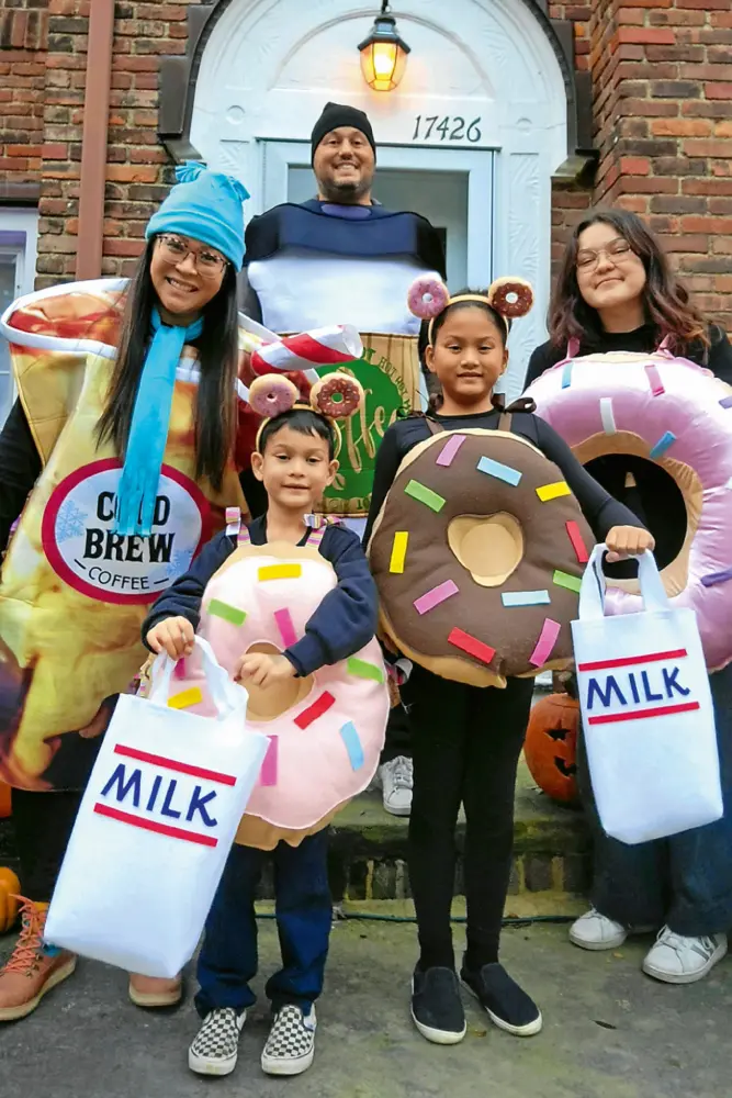 Halloween ist der amerikanische Karneval. Um möglichst viele Süßigkeiten zu ergattern, haben wir uns selber als welche verkleidet. | Foto: privat