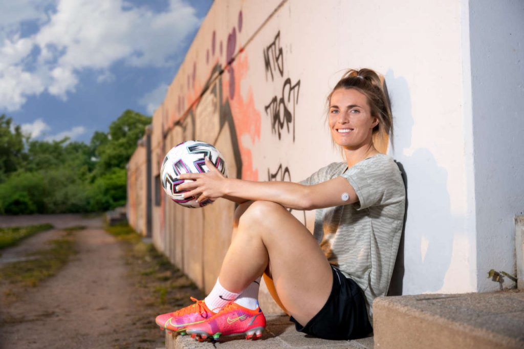 Podcast zu „K1DS ARE HEROES“: Fußball-Profi Sandra Starke unterstützt die Kampagne
