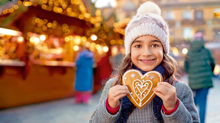 Viele Leckereien: Schlemmen auf dem Weihnachtsmarkt | Foto: Sina Ettmer – stock.adobe.com