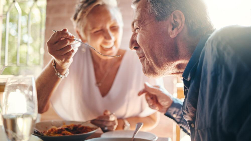 Freude und Genuss beim Essen mit Diabetes: Start einer neuen Selbsthilfegruppe in Hohenwestedt | Foto: Siphosethu F/peopleimages.com – stock.adobe.com