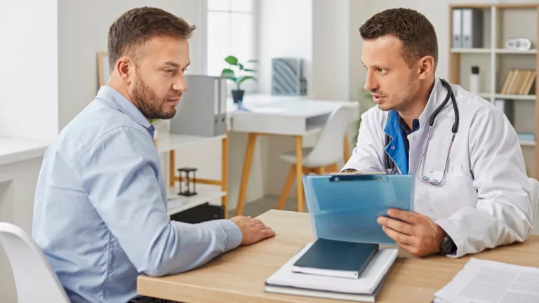 Gutachten wegen Diabetes angefordert - So läuft eine verkehrsmedizinische Untersuchung ab | Foto: Studio Romantic - stock.adobe.com