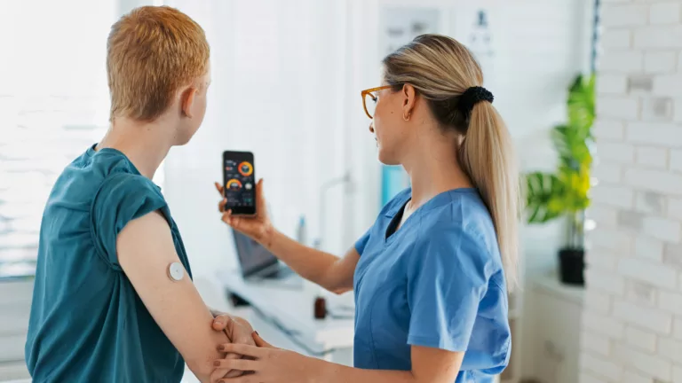 Insulin-Wirkung: Viele Faktoren sind beim Einsatz von Kurzzeit-Insulin zu beachten | Foto: Halfpoint – GettyImages