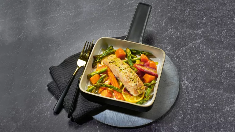 Rezept für Lachs mit Zitronen-Frühlingsgemüse | Foto: MedTriX/Bernhard und Gabi Kölsch