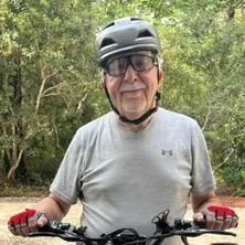 Gerard, 73 Jahre, berichtet: „Obwohl ich noch immer Medikamente nehme, ist mein Blutdruck jetzt sehr gut eingestellt. Dieses Verfahren ist für mich ein echtes Geschenk der modernen medizinischen Wissenschaft und der Umsetzung wissenschaftlicher Erkenntnisse.“