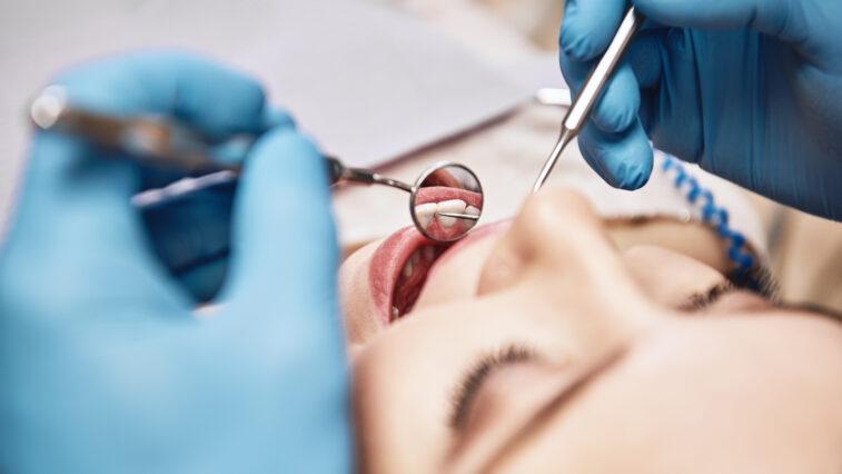 Diabetes und Mundgesundheit: Beim Zahnarzt und beim Diabetes Check | Foto: Friends-Stock – stock.adobe.com