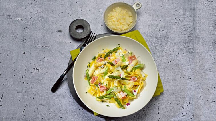 Rezept für Bandnudeln mit Spargel-Duo | Foto: MedTriX/Bernhard und Gabi Kölsch