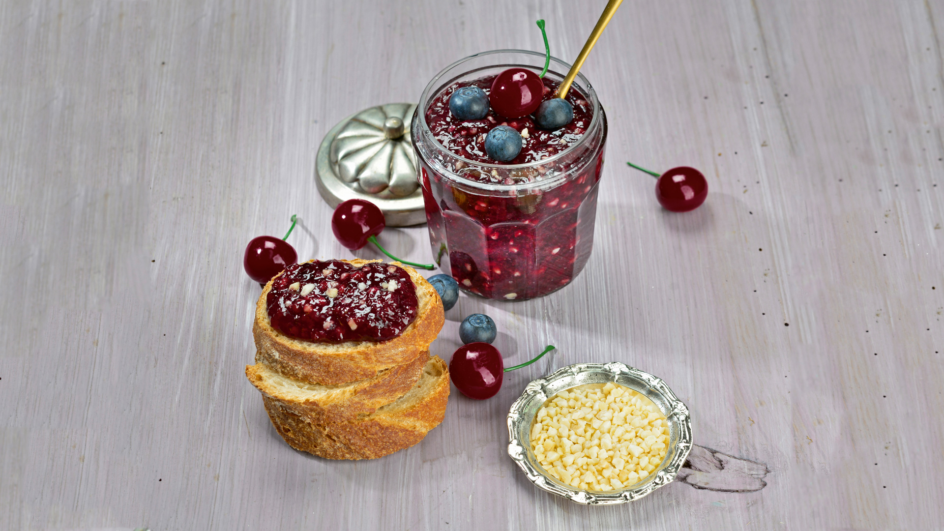 Rezept für Kirsch-Blaubeer-Konfitüre mit Mandeln – Diabetes-Anker