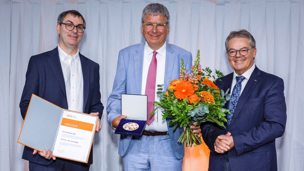 Großes und langes Engagement: Ehrenmedaille für Dr. Jens Kröger | Foto: DDG / Deckbar