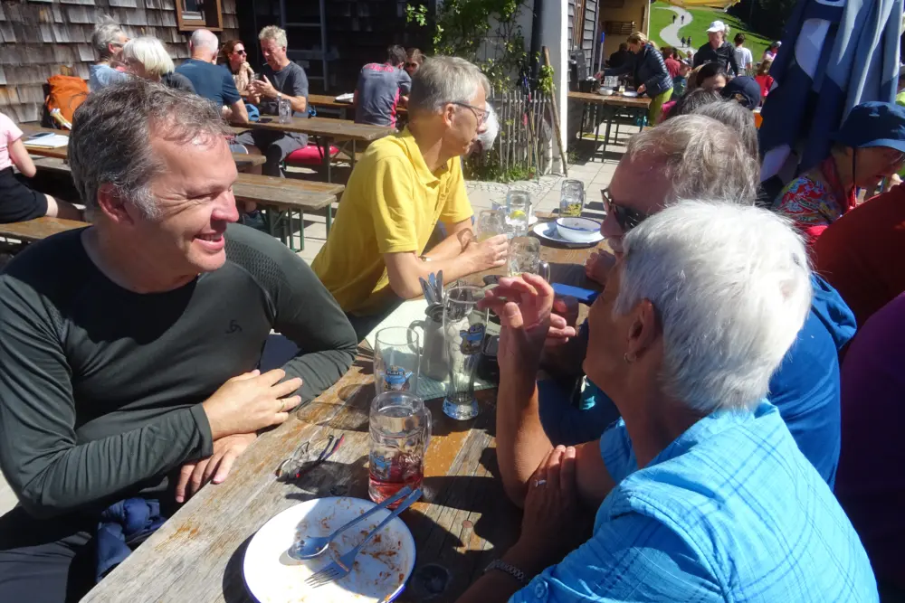 Abb. 11: Jause auf der Bergstation. | Foto: Dr. Peter Zimmer