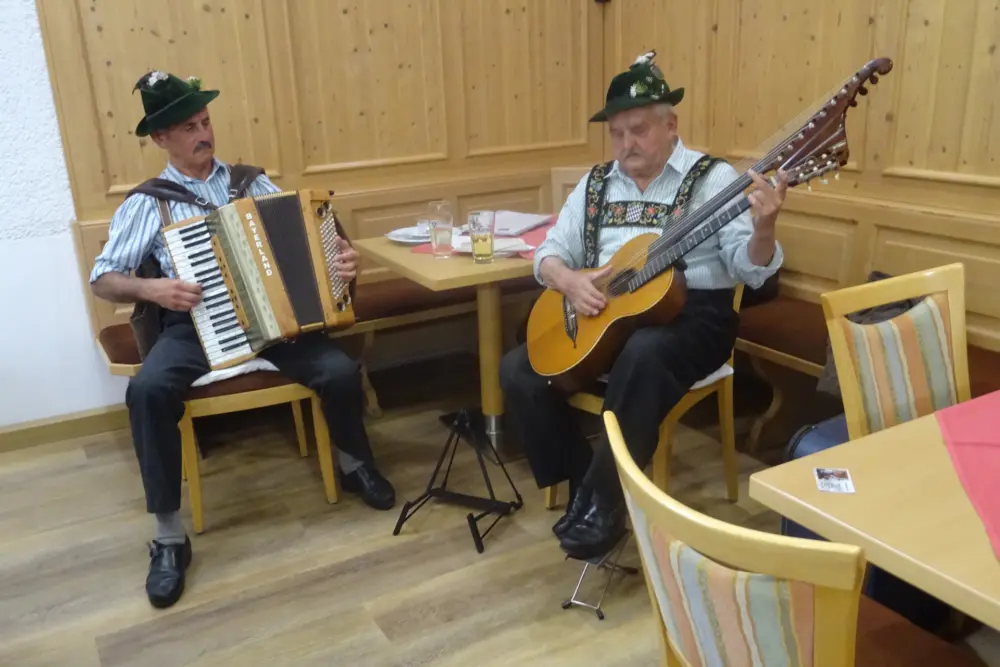 Abb. 12: Die Musikanten. | Foto: Dr. Peter Zimmer