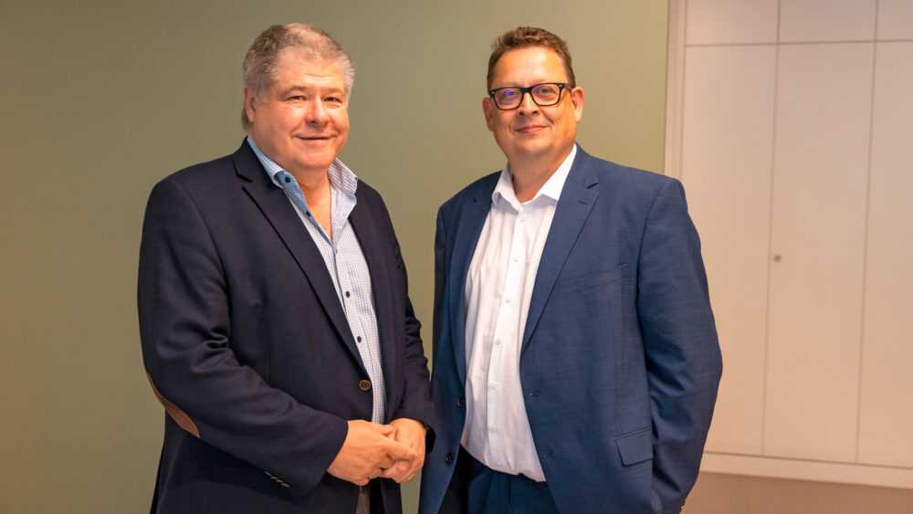 Bei der Eröffnung der Beratungsstelle Berlin der Stiftung UPD sprach Michael Lomb (DDB) mit dem Patientenbeauftragten Stefan Schwartze. | Gespräch mit Patientenbeauftragtem: Mehr Sichtbarkeit für Menschen mit Diabetes | Foto: Stiftung UPD / Markus Altmann