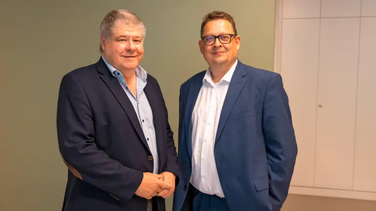 Bei der Eröffnung der Beratungsstelle Berlin der Stiftung UPD sprach Michael Lomb (DDB) mit dem Patientenbeauftragten Stefan Schwartze. | Gespräch mit Patientenbeauftragtem: Mehr Sichtbarkeit für Menschen mit Diabetes | Foto: Stiftung UPD / Markus Altmann