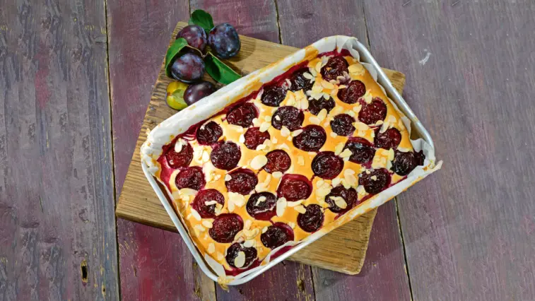 Rezept für schnellen Pflaumenkuchen vom Blech | Foto: MedTriX / Bernhard und Gabi Kölsch