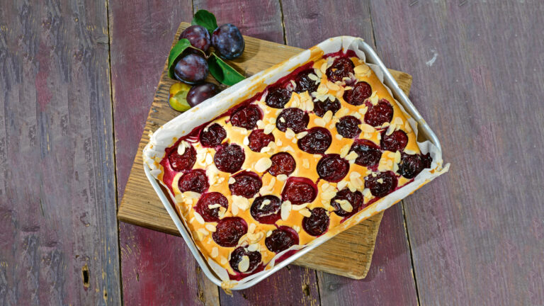 Rezept für schnellen Pflaumenkuchen vom Blech | Foto: MedTriX / Bernhard und Gabi Kölsch
