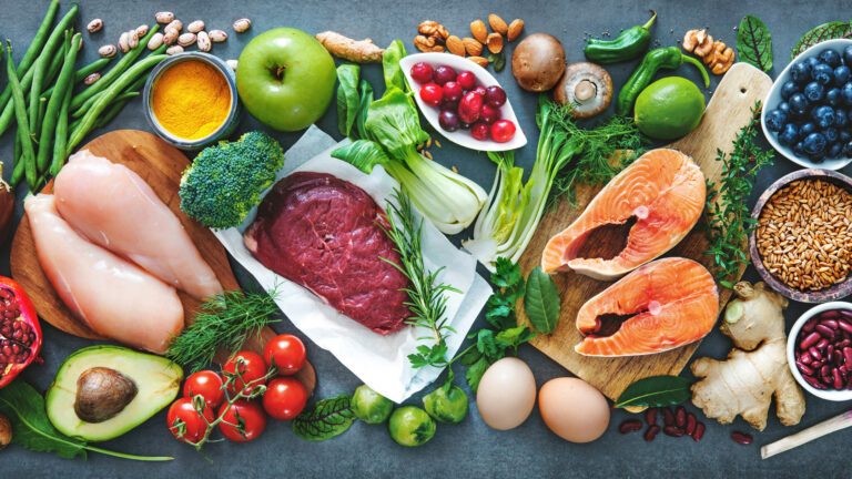Wissenschaftlicher Blick auf Ernährungstrends: Intervallfasten, Low Carb oder Vegan bei Diabetes | Foto: Alexander Raths – stock.adobe.com