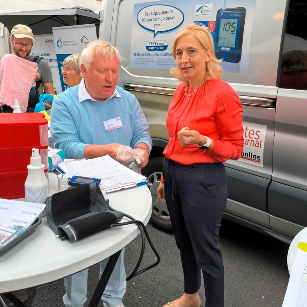 Das Diabetes-Info-Mobil bei den Tagen der offenen Tür der Bundesregierung | Foto: DDH-M NRW