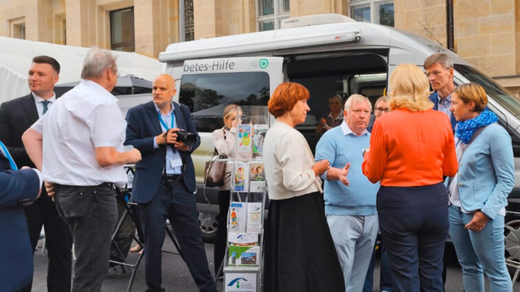Das Diabetes-Info-Mobil bei den Tagen der offenen Tür der Bundesregierung | Foto: DDH-M NRW