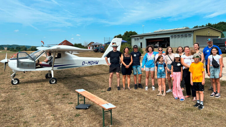 Ein Sonntag, der Herzen höher schlagen ließ: ein unvergesslicher Tag für die Diakids am Flugplatz Burgebrach | Foto: Annika Biermann