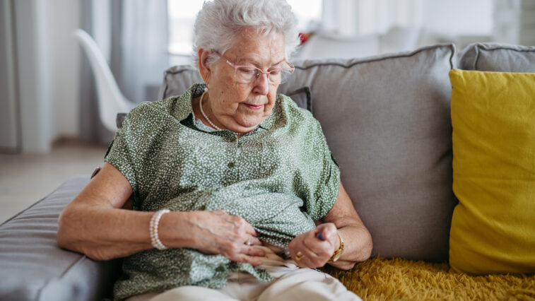 Vorteile und Probleme: Wochen-Insulin bei älteren Menschen | Foto: Halfpoint – stock.adobe.com