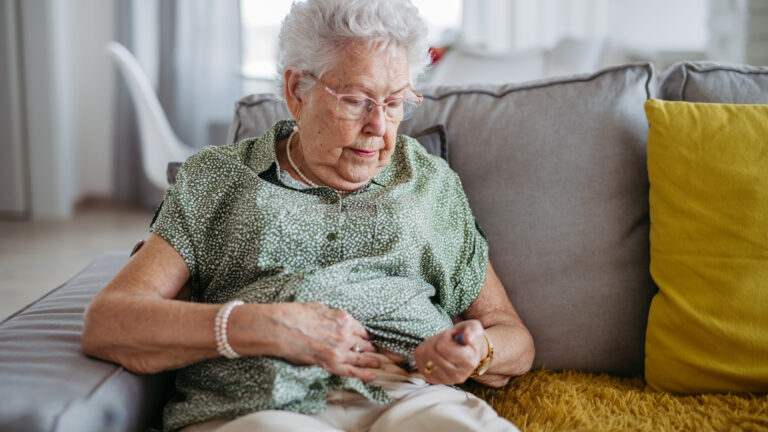 Vorteile und Probleme: Wochen-Insulin bei älteren Menschen | Foto: Halfpoint – stock.adobe.com