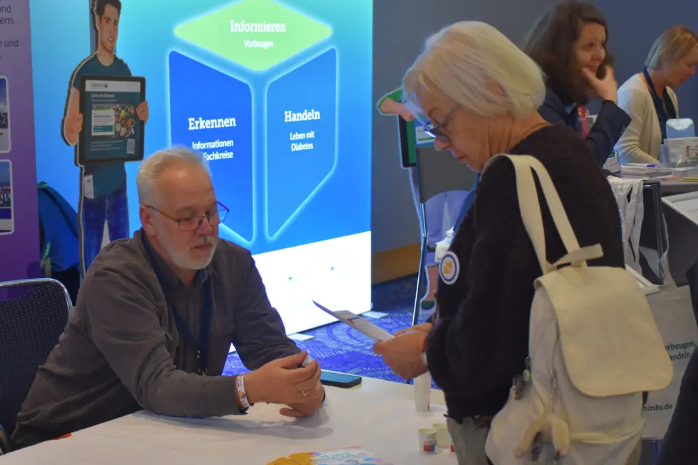 Heide Slawitschek- Mulle am Infostand von Diabetes-Kids.