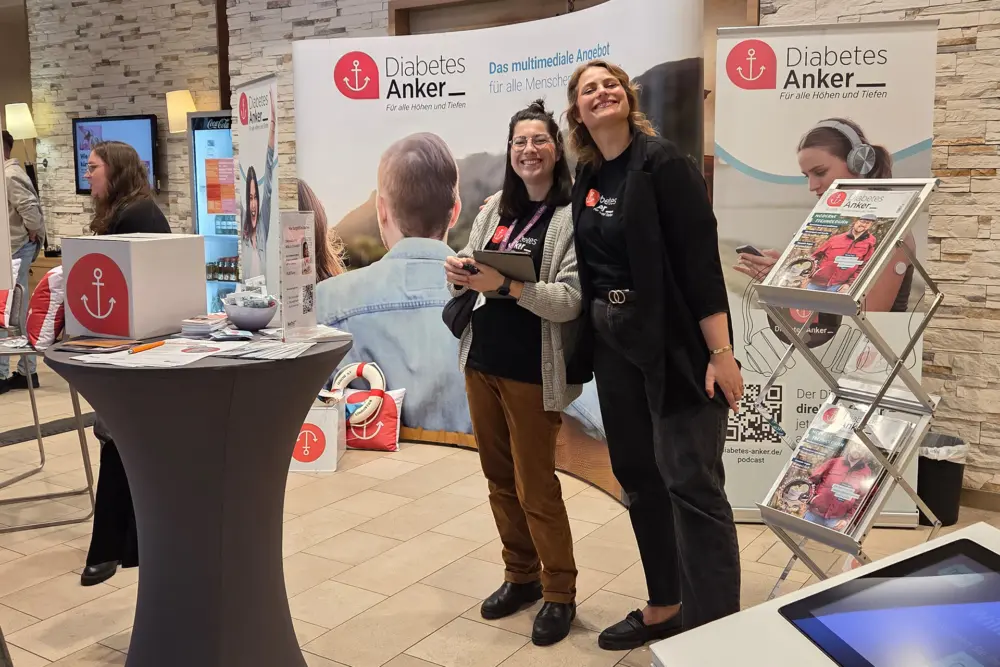 Das Diabetes-Anker-Team (hier Lena und Steffi) war auch gut gelaunt vor Ort. | Fotos: K. Kraatz/MedTriX
