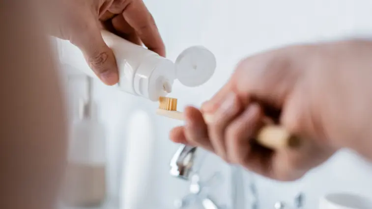 Neue Zahnpasta stoppt Parodontitis-Bakterien – warum das gerade für Menschen mit Diabetes wichtig ist | Foto: LIGHTFIELD STUDIOS – stock.adobe.com