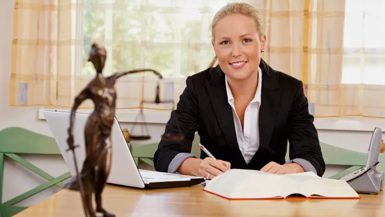 Nachgefragt | Recht: Wie finde ich kompetente juristische Unterstützung in Sachen Diabetes? | Foto: Gina Sanders – stock.adobe.com