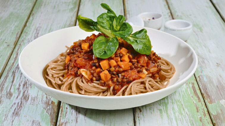 Rezept für Spaghetti mit Linsen-Bolognese | Foto: Bernhard und Gabi Kölsch / MedTriX