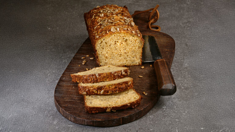Rezept für Eiweißbrot mit Sonnenblumenkernen | Foto: MedTriX / Bernhard und Gabi Kölsch
