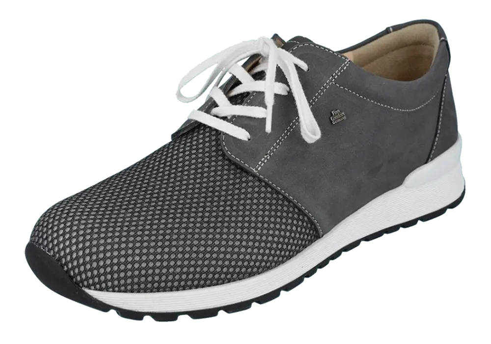 Abb.1: Beispiel eines fußgerechten Konfektionsschuhes (z.B. Finn Comfort) | Foto: IETEC