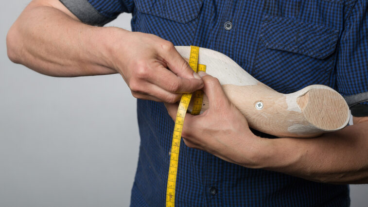 Diabetisches Fußsyndrom: Geeignete Schuhe zum Vorbeugen und Behandeln | Foto: StudioLaMagica – stock.adobe.com