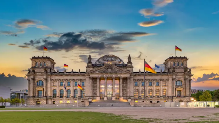 Ein Jahr schwarz-rote Regierung: Was ist gesundheitspolitisch passiert? | Foto: Noppasinw – stock.adobe.com