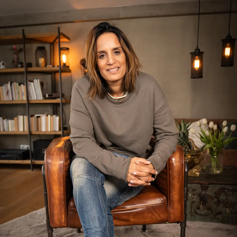 Shirin Valentine hat seit dem jungen Erwachsenenalter Typ‑1‑Diabetes – und war überrascht, als sie mit 49 eine schmerzhafte Gürtelrose entwickelte. Erst danach erfuhr sie, dass Menschen mit Diabetes ein erhöhtes Risiko haben können. Heute appelliert sie daran, gut informiert zu sein, die Risiken zu kennen und die Vorsorge ernst zu nehmen.