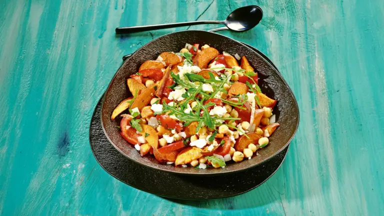 Rezept für Gemüse-Salat mit Süßkartoffeln | Foto: MedTriX / Bernhard und Gabi Kölsch