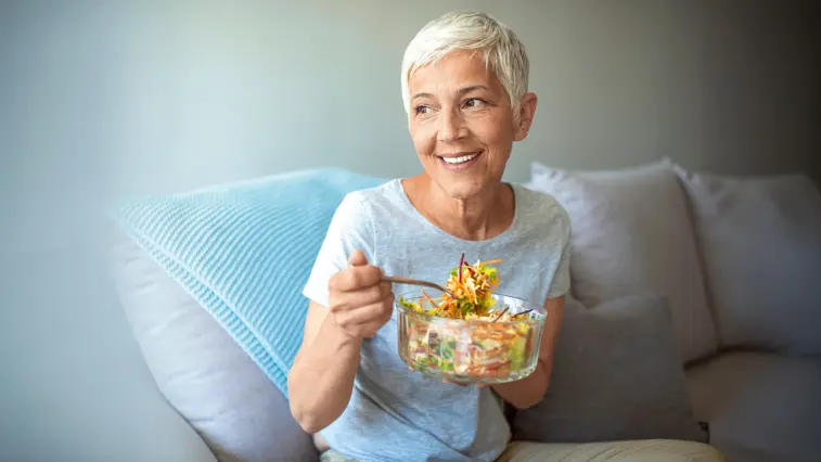 Wechseljahre und Ernährung: Neue Lebensphase, neue Gewohnheiten | Foto: Dragana Gordic – stock.adobe.com