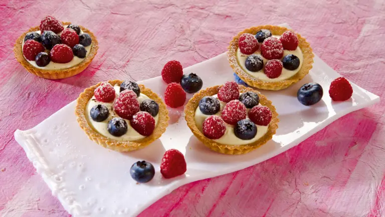 Rezept für Beeren-Törtchen mit Vanille-Creme | Foto: MedTriX / Bernhard und Gabi Kölsch