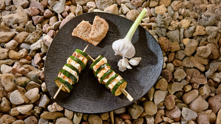 Rezept für Grill-Zucchini mit Halloumi | Foto: MedTriX / Bernhard und Gabi Kölsch