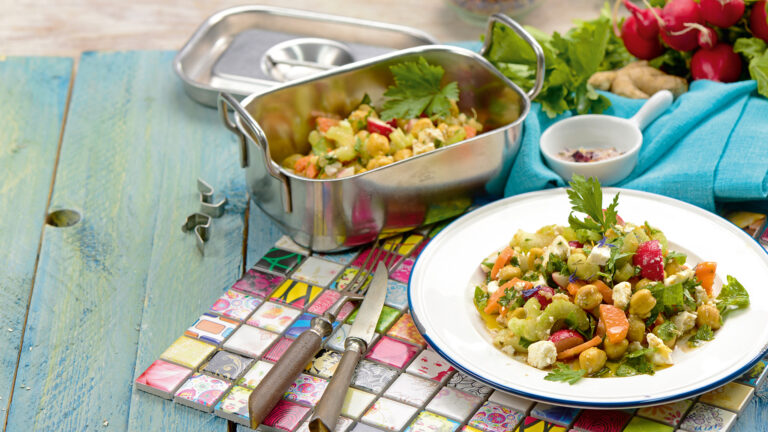 Rezept für Schüttelsalat mit Kichererbsen im Glas | Foto: MedTriX / Bernhard und Gabi Kölsch