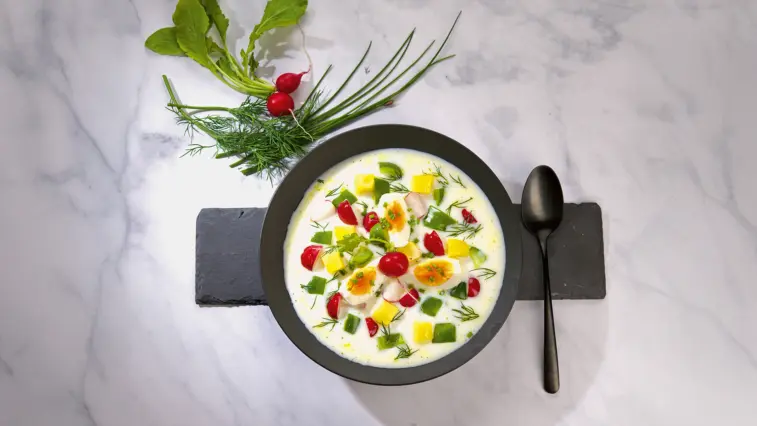 Rezept für kalte Gemüse-Suppe mit Kartoffeln und Ei | Foto: MedTriX / Bernhard und Gabi Kölsch