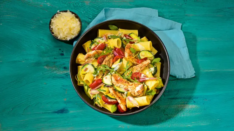 Rezept für One-Pot-Pasta mit Hähnchenbrust | Foto: MedTriX / Bernhard und Gabi Kölsch