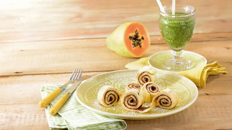 Rezept für Pancake mit Nussfüllung und grünem Smoothie | Foto: MedTriX / Bernhard und Gabi Kölsch
